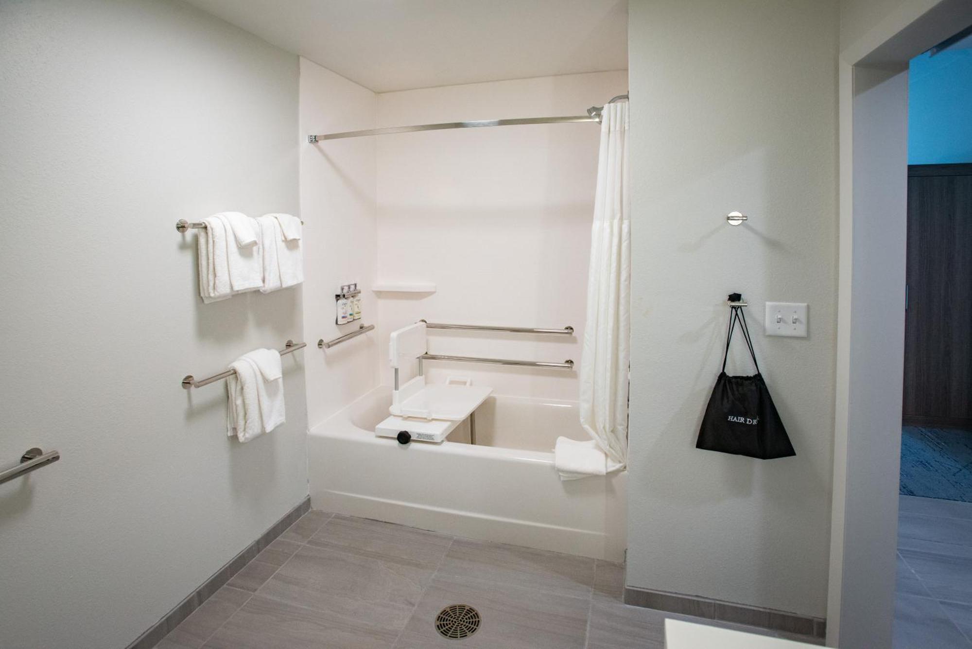 Holiday Inn Express & Suites Pensacola Airport North - I-10 By Ihg Ferry Pass Luaran gambar