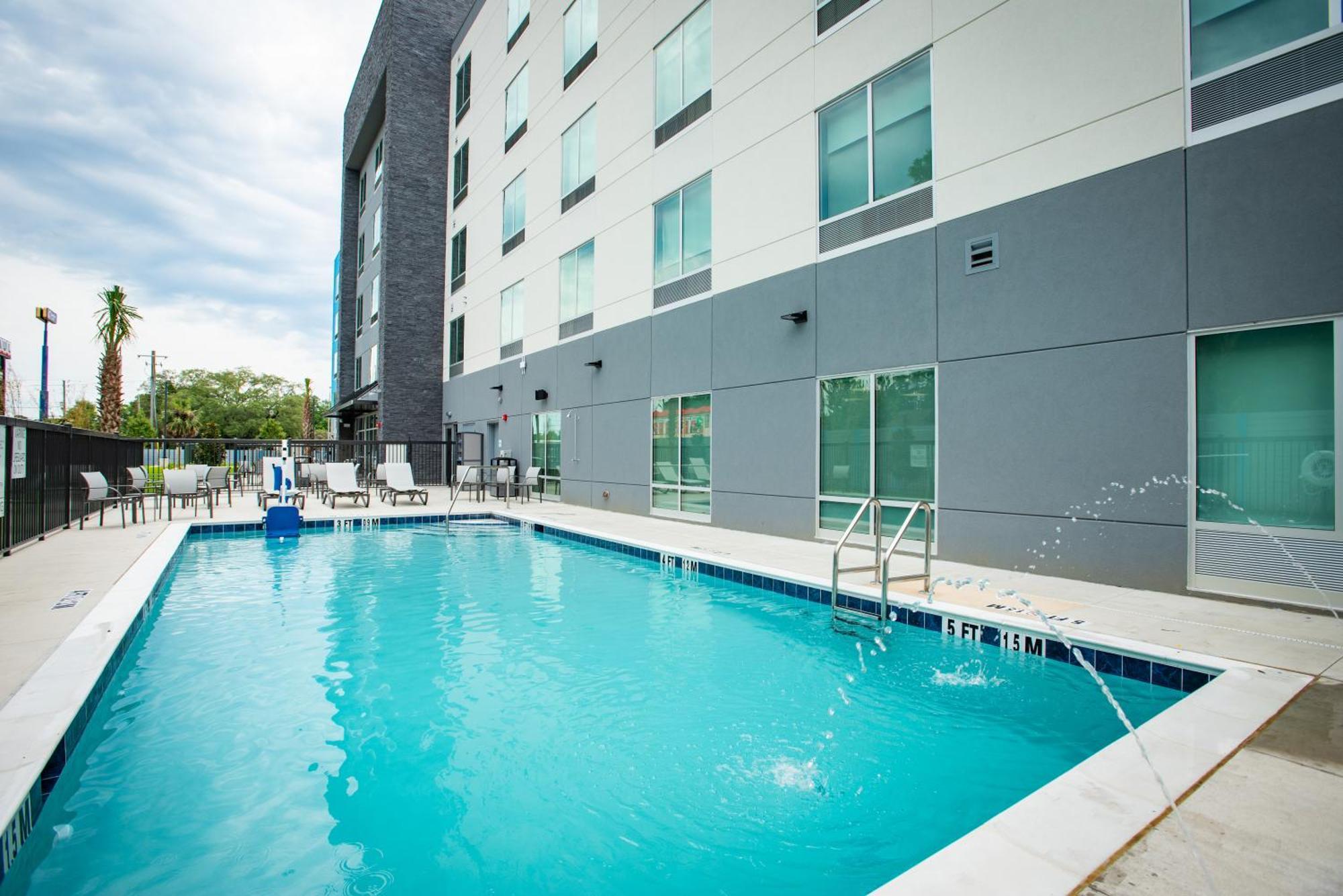 Holiday Inn Express & Suites Pensacola Airport North - I-10 By Ihg Ferry Pass Luaran gambar